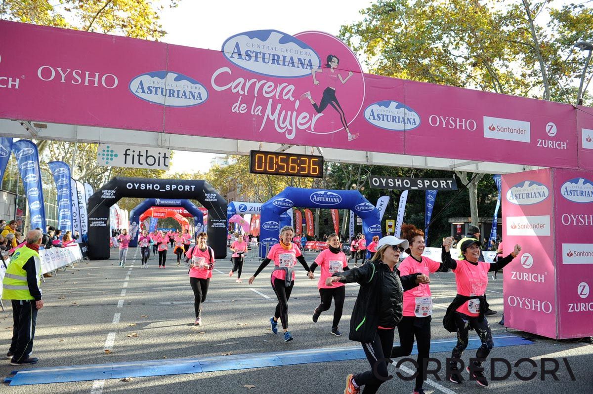 Llegada de la Carrera de la Mujer de Barcelona (ARCO IZQUIERDO 21)