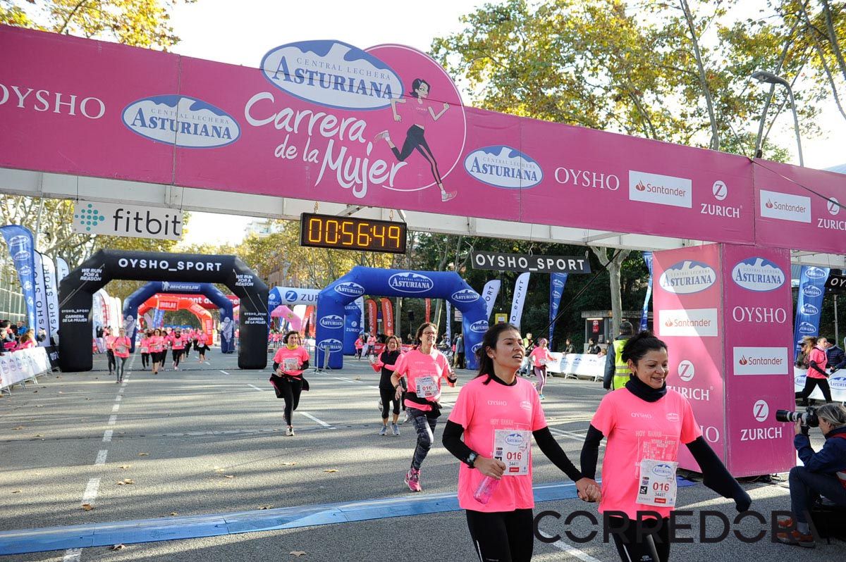 Llegada de la Carrera de la Mujer de Barcelona (ARCO IZQUIERDO 21)