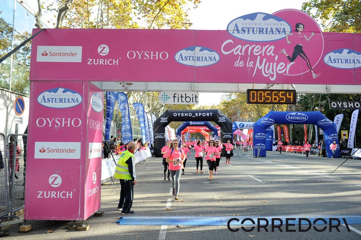 Llegada de la Carrera de la Mujer de Barcelona (ARCO IZQUIERDO 21)
