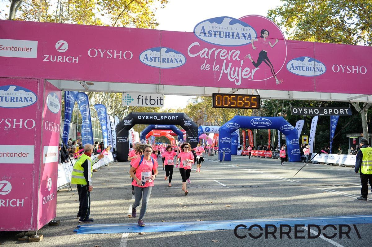 Llegada de la Carrera de la Mujer de Barcelona (ARCO IZQUIERDO 21)
