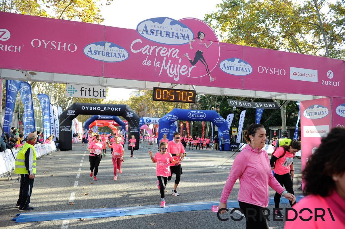 Llegada de la Carrera de la Mujer de Barcelona (ARCO IZQUIERDO 21)
