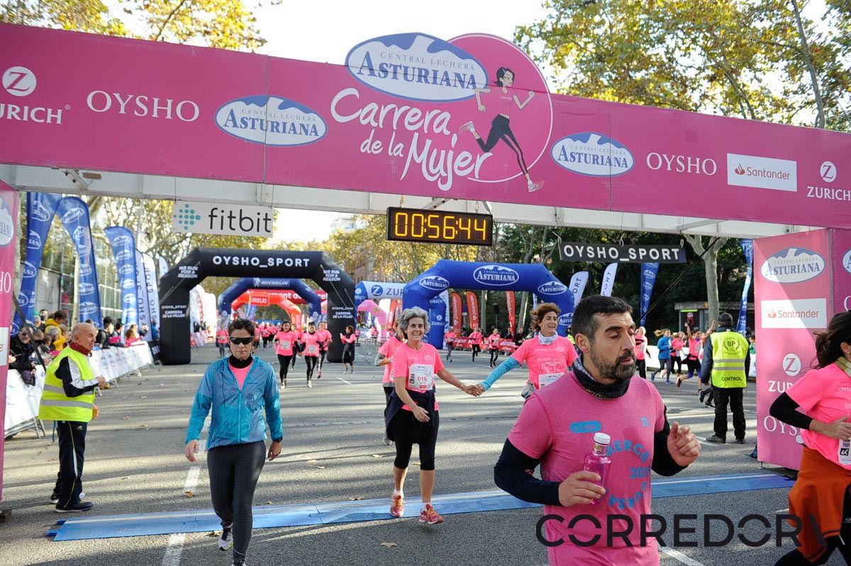 Llegada de la Carrera de la Mujer de Barcelona (ARCO IZQUIERDO 21)