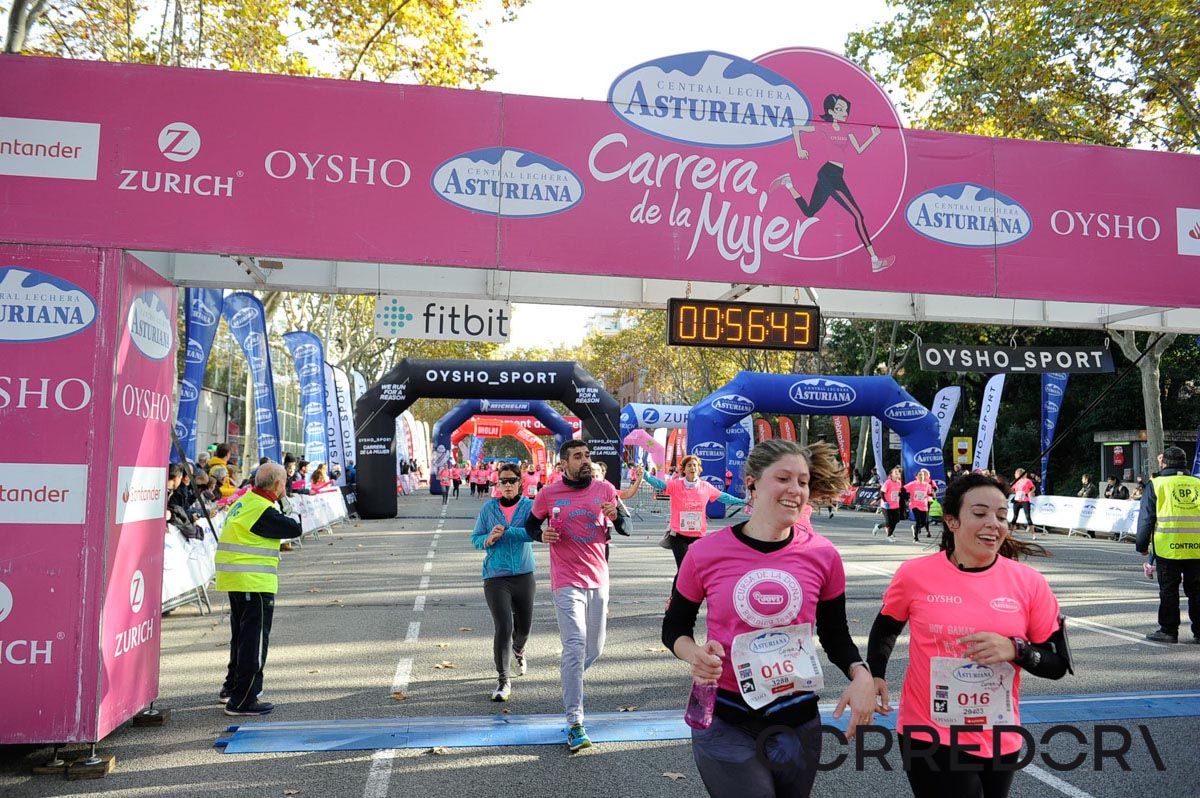 Llegada de la Carrera de la Mujer de Barcelona (ARCO IZQUIERDO 21)