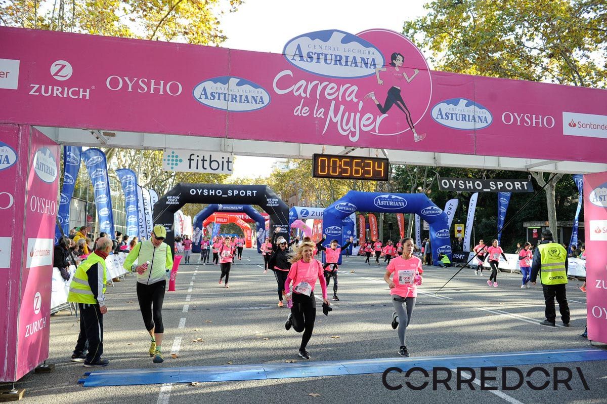 Llegada de la Carrera de la Mujer de Barcelona (ARCO IZQUIERDO 21)
