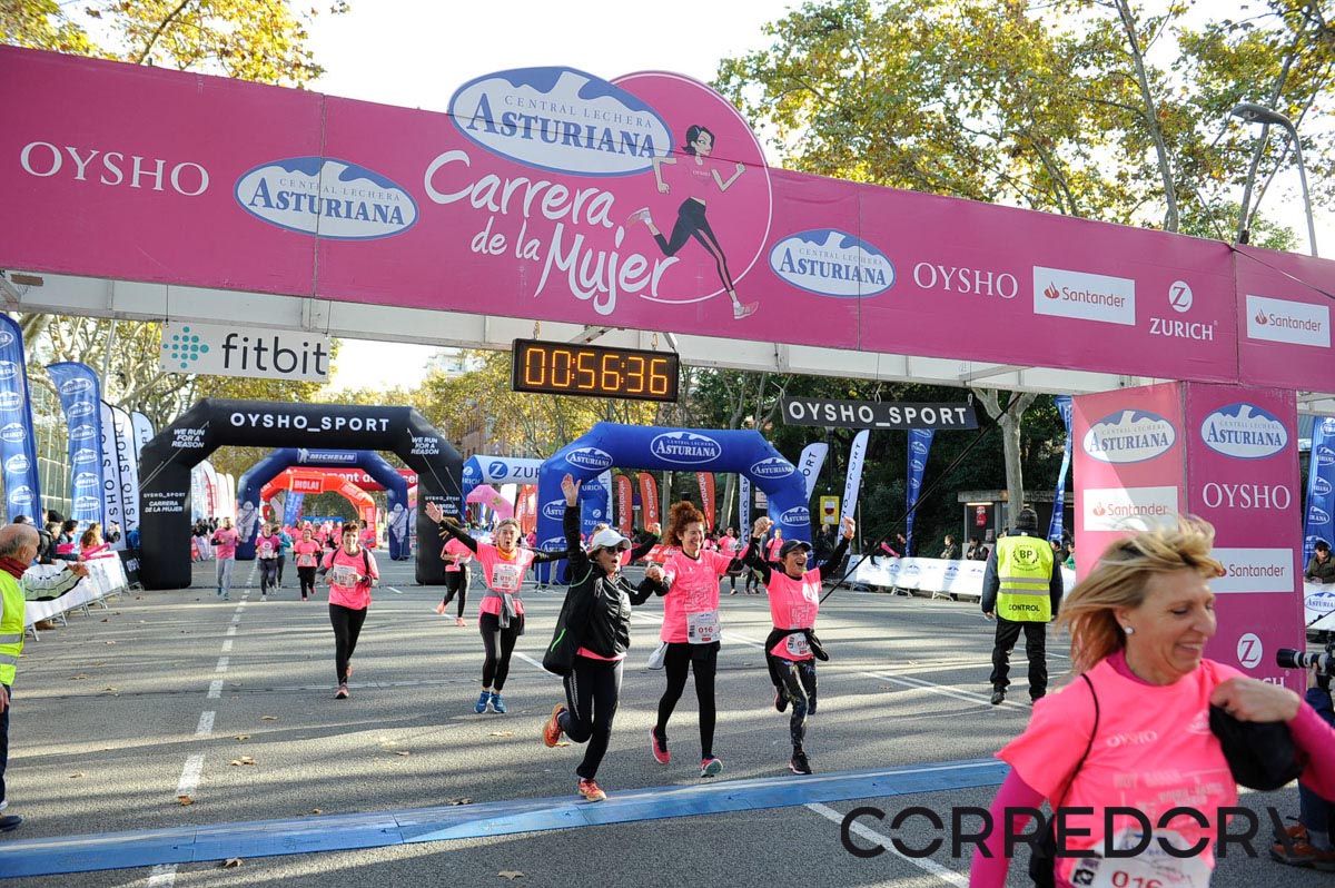 Llegada de la Carrera de la Mujer de Barcelona (ARCO IZQUIERDO 21)