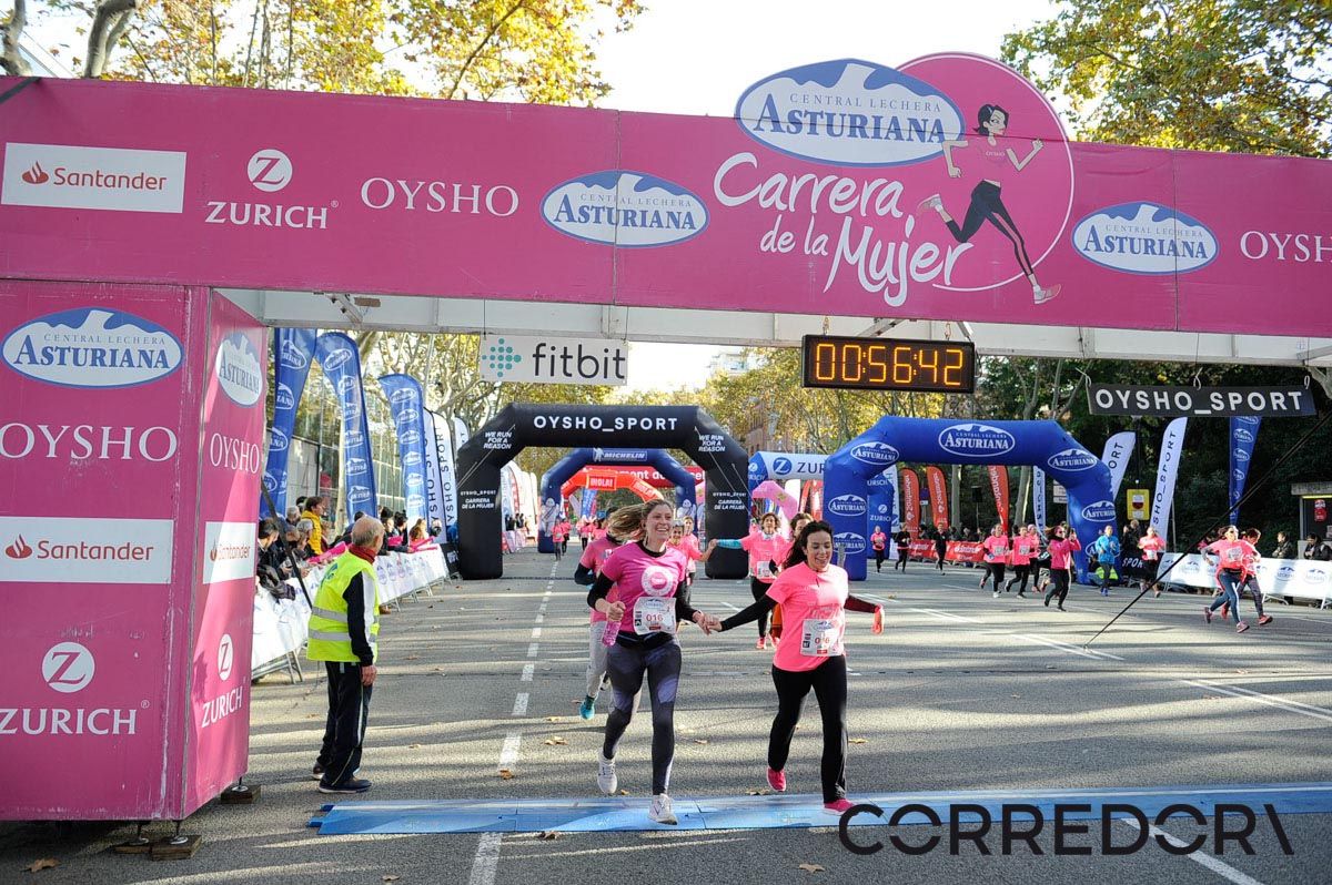 Llegada de la Carrera de la Mujer de Barcelona (ARCO IZQUIERDO 21)