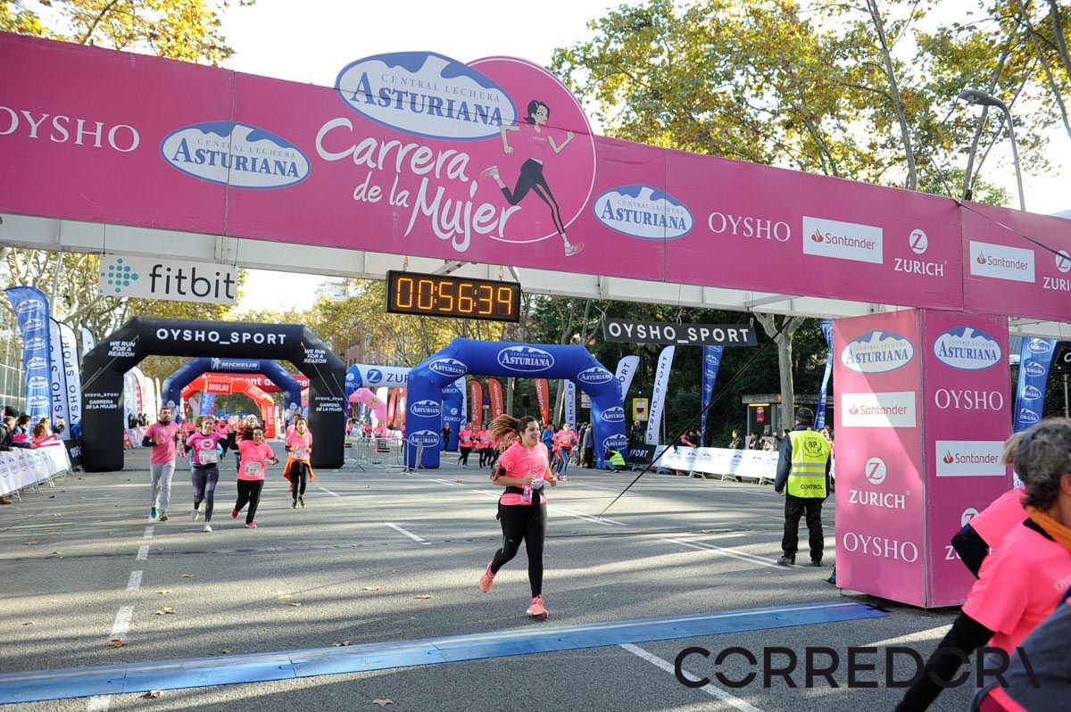 Llegada de la Carrera de la Mujer de Barcelona (ARCO IZQUIERDO 21)