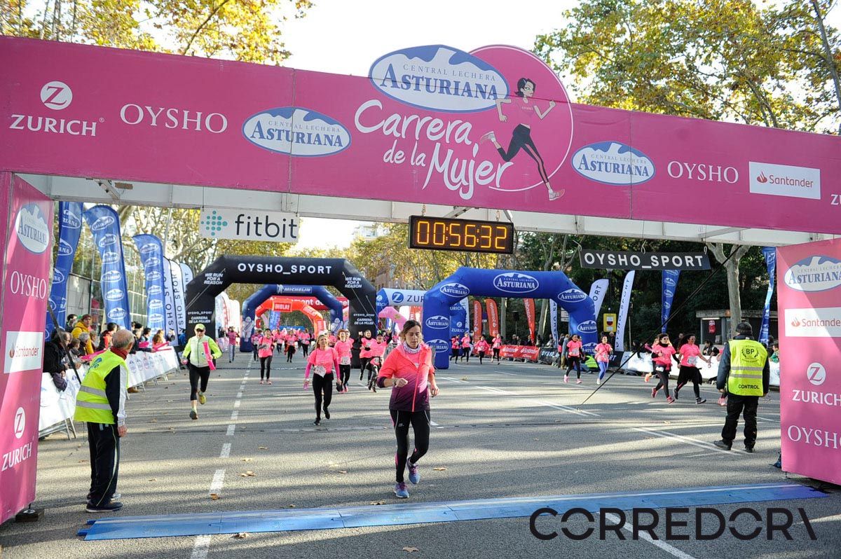Llegada de la Carrera de la Mujer de Barcelona (ARCO IZQUIERDO 21)