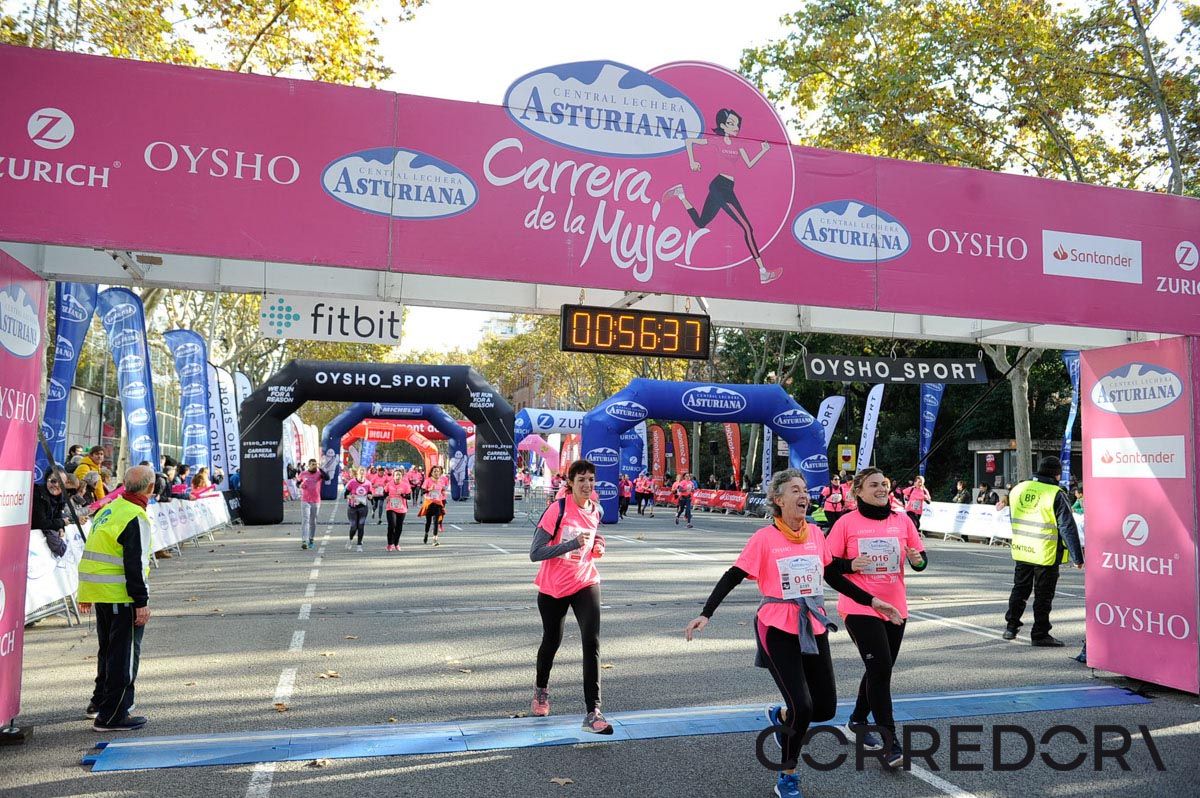 Llegada de la Carrera de la Mujer de Barcelona (ARCO IZQUIERDO 21)