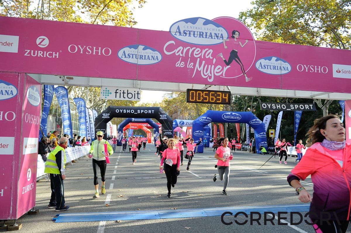 Llegada de la Carrera de la Mujer de Barcelona (ARCO IZQUIERDO 21)