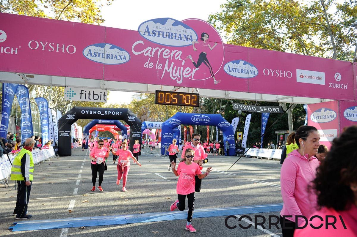 Llegada de la Carrera de la Mujer de Barcelona (ARCO IZQUIERDO 21)