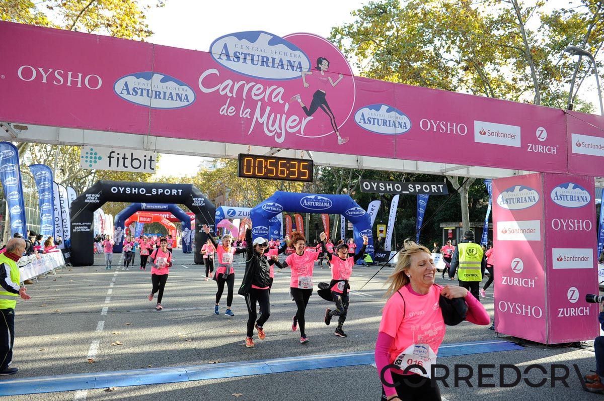 Llegada de la Carrera de la Mujer de Barcelona (ARCO IZQUIERDO 21)