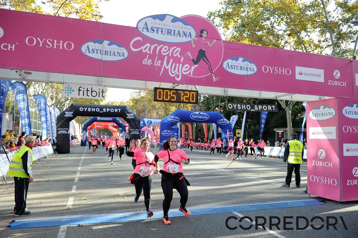 Llegada de la Carrera de la Mujer de Barcelona (ARCO IZQUIERDO 22)