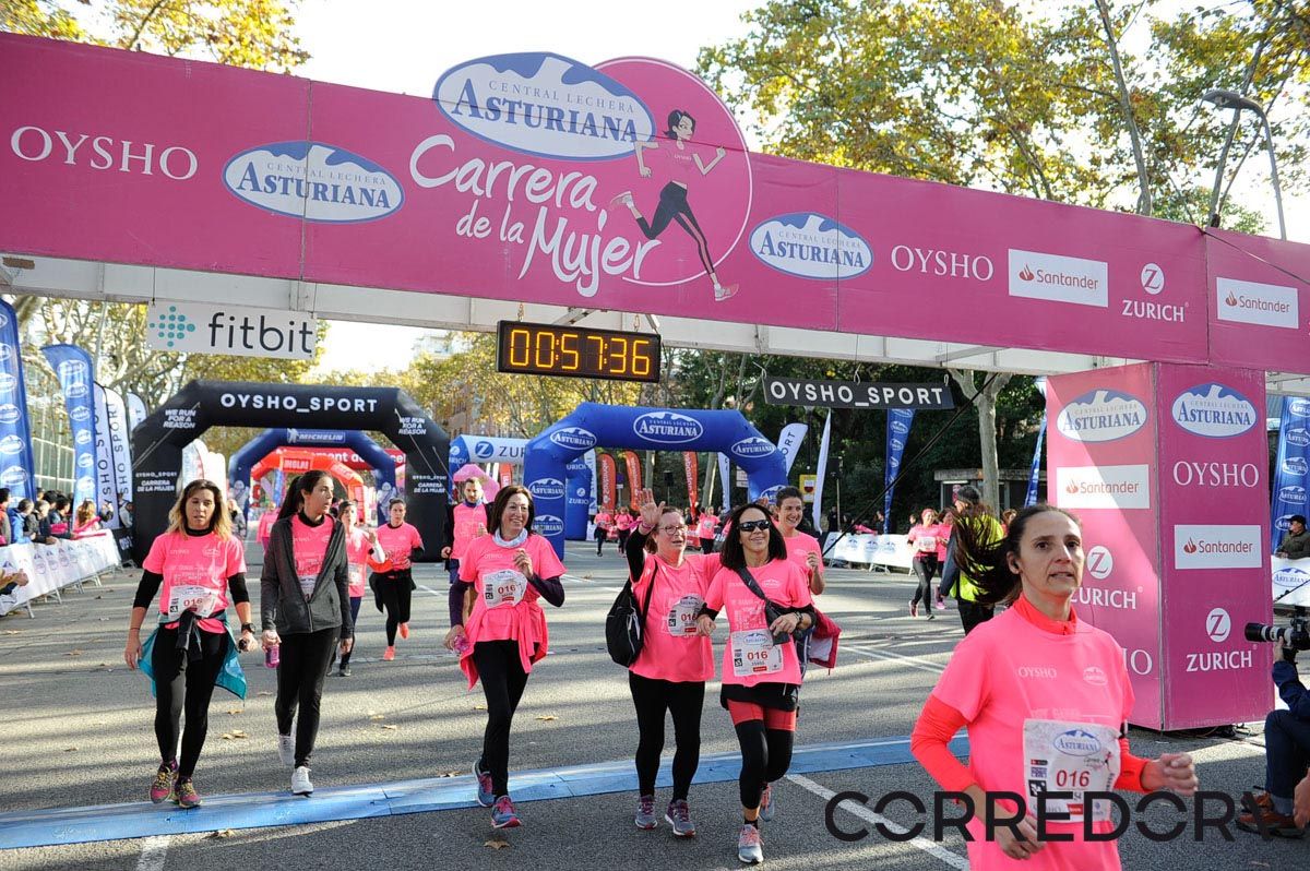 Llegada de la Carrera de la Mujer de Barcelona (ARCO IZQUIERDO 22)