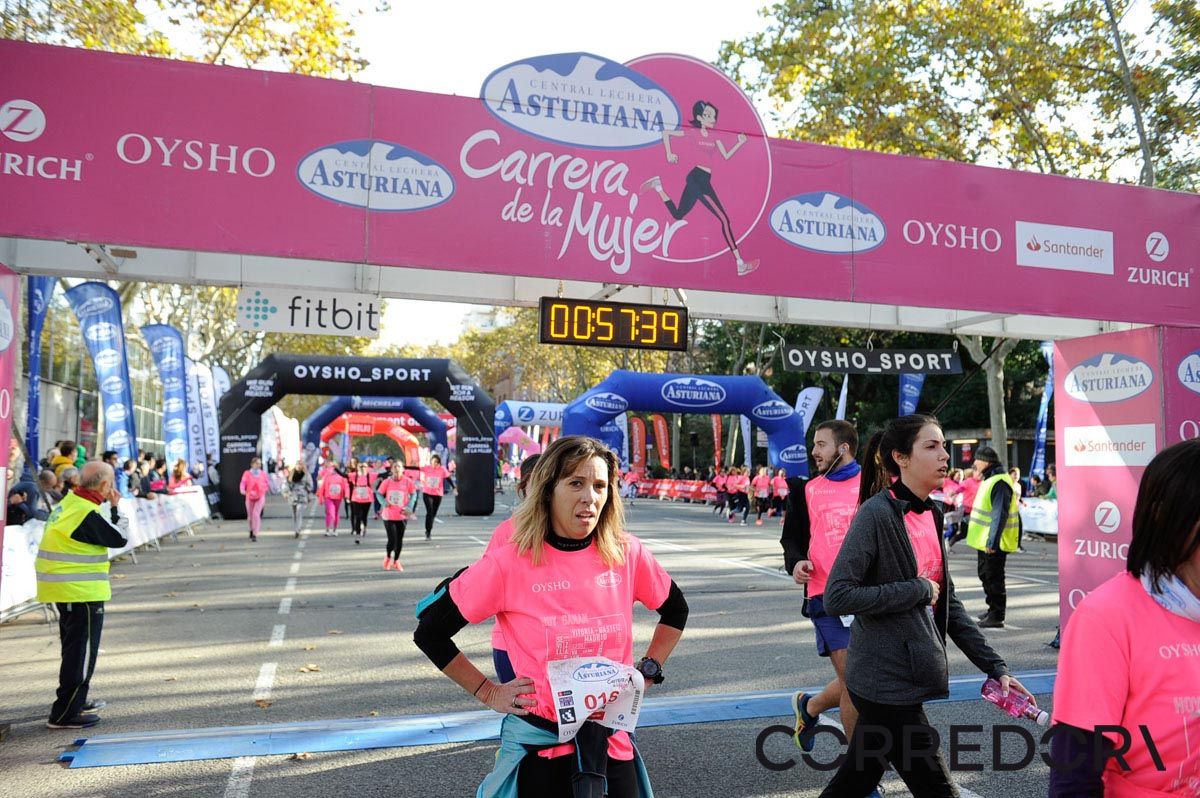Llegada de la Carrera de la Mujer de Barcelona (ARCO IZQUIERDO 23)