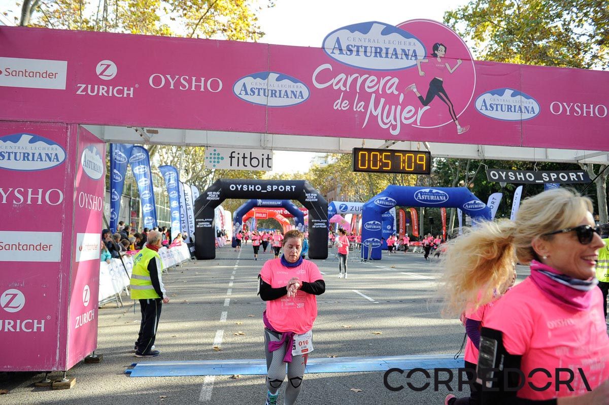 Llegada de la Carrera de la Mujer de Barcelona (ARCO IZQUIERDO 22)