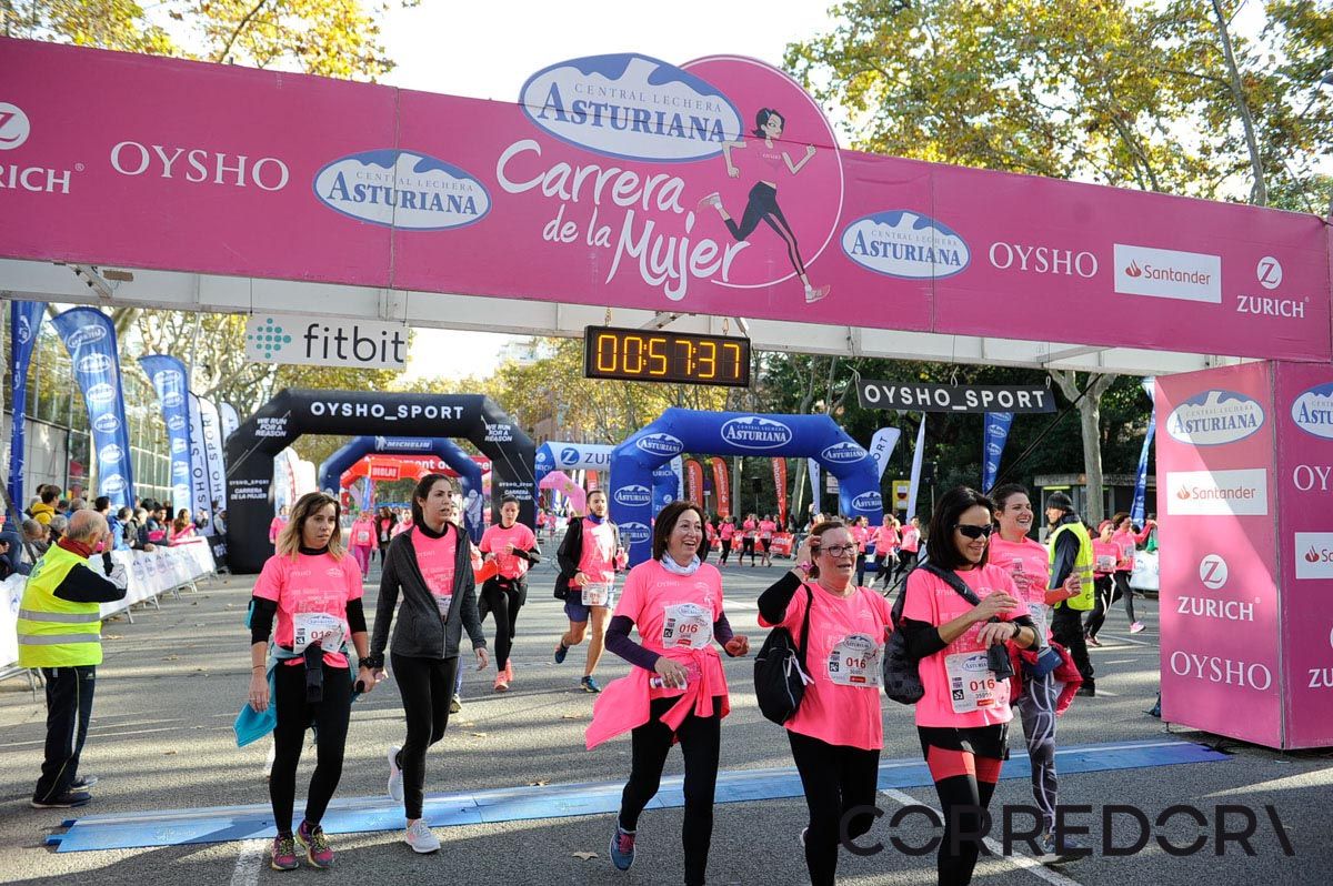 Llegada de la Carrera de la Mujer de Barcelona (ARCO IZQUIERDO 23)