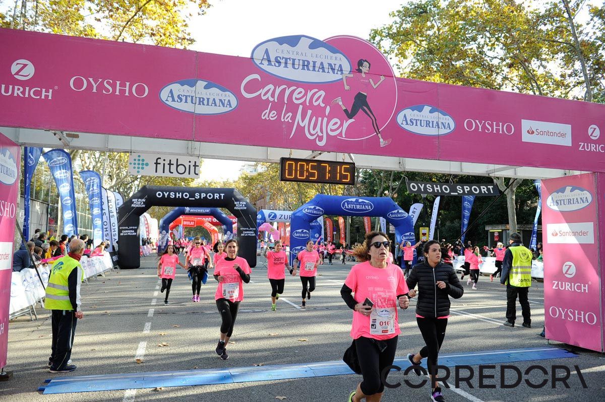 Llegada de la Carrera de la Mujer de Barcelona (ARCO IZQUIERDO 22)