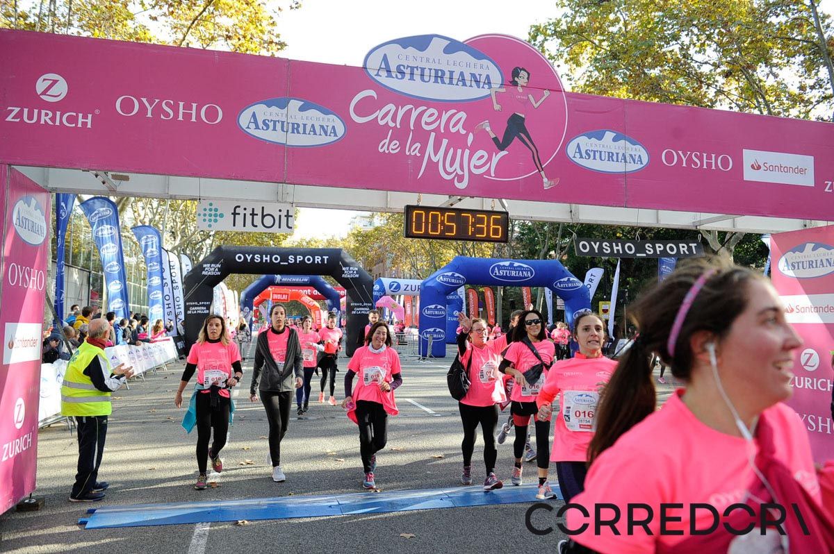 Llegada de la Carrera de la Mujer de Barcelona (ARCO IZQUIERDO 22)