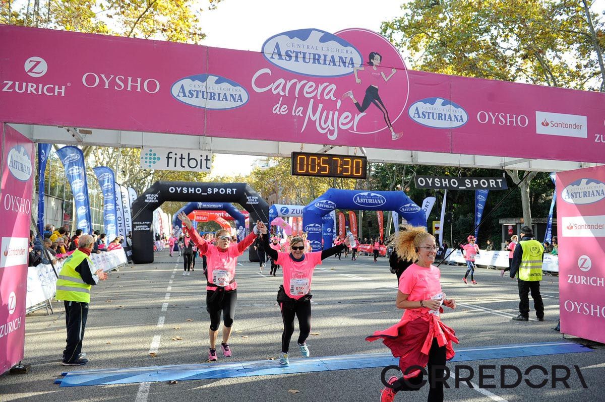 Llegada de la Carrera de la Mujer de Barcelona (ARCO IZQUIERDO 22)