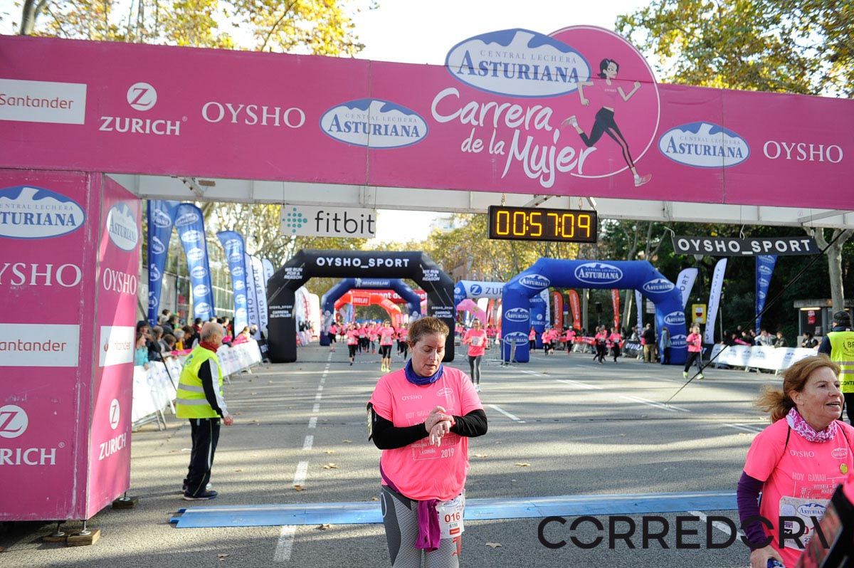 Llegada de la Carrera de la Mujer de Barcelona (ARCO IZQUIERDO 22)