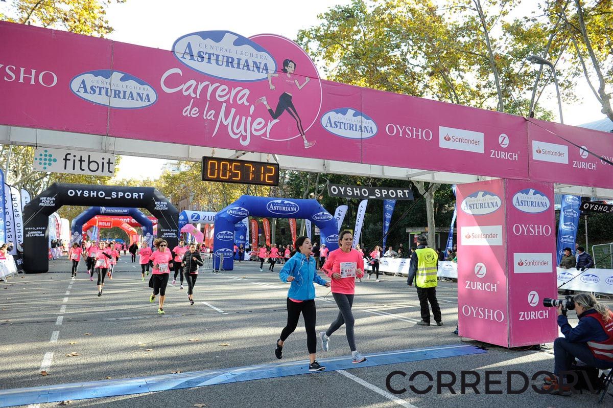 Llegada de la Carrera de la Mujer de Barcelona (ARCO IZQUIERDO 22)