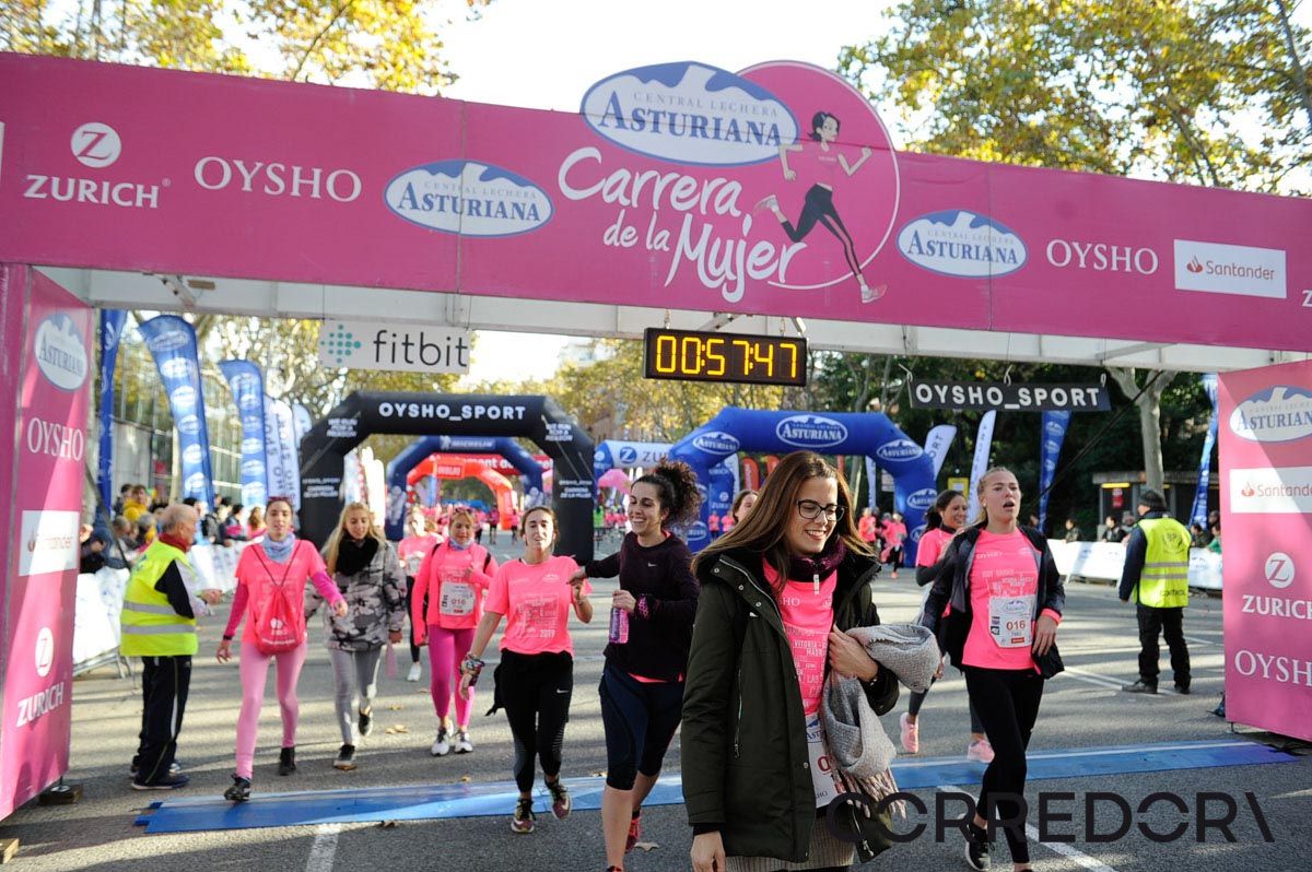 Llegada de la Carrera de la Mujer de Barcelona (ARCO IZQUIERDO 23)
