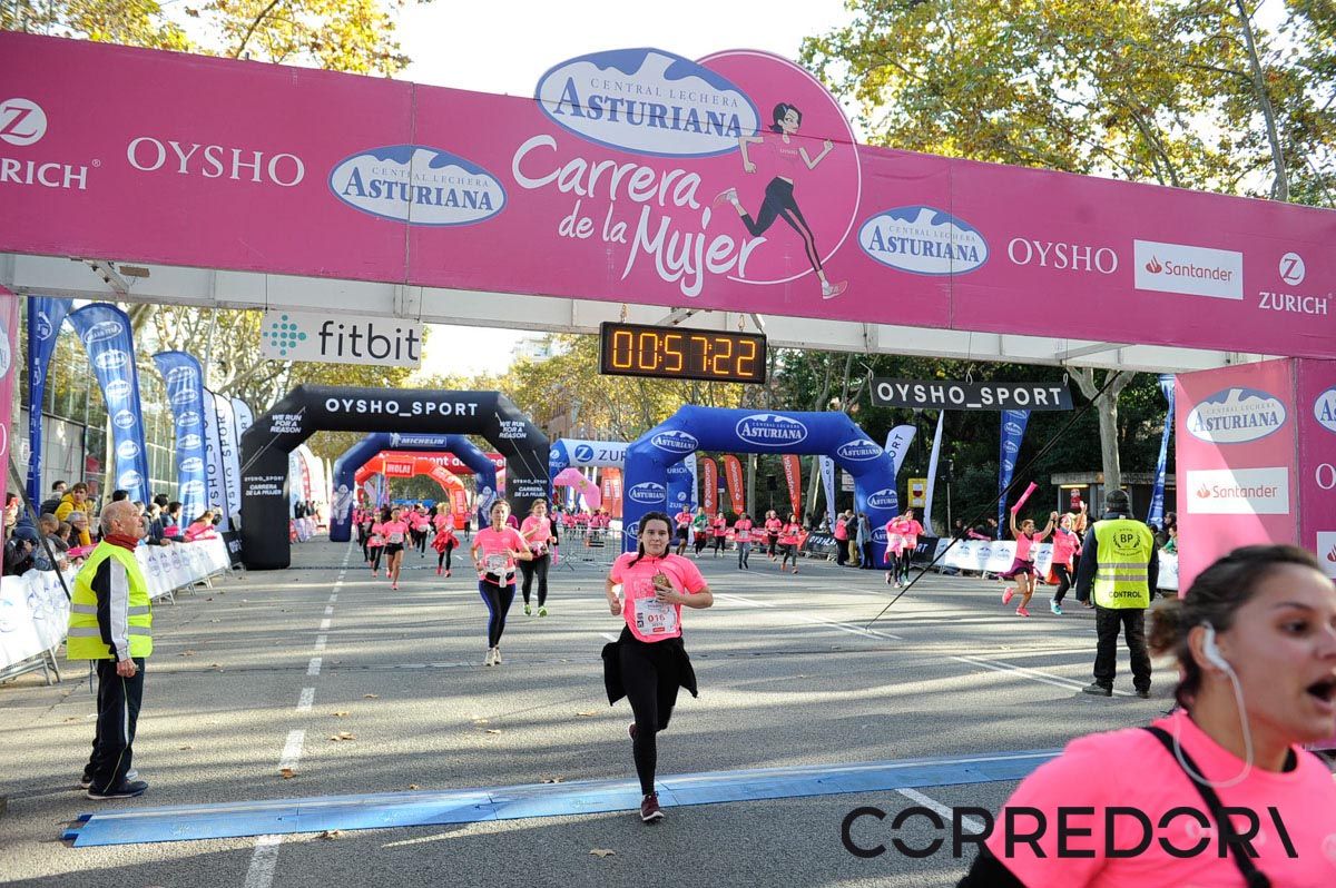 Llegada de la Carrera de la Mujer de Barcelona (ARCO IZQUIERDO 22)