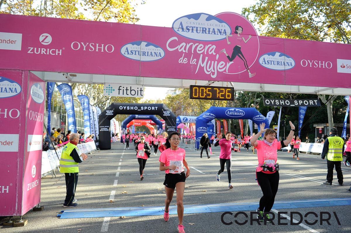 Llegada de la Carrera de la Mujer de Barcelona (ARCO IZQUIERDO 22)