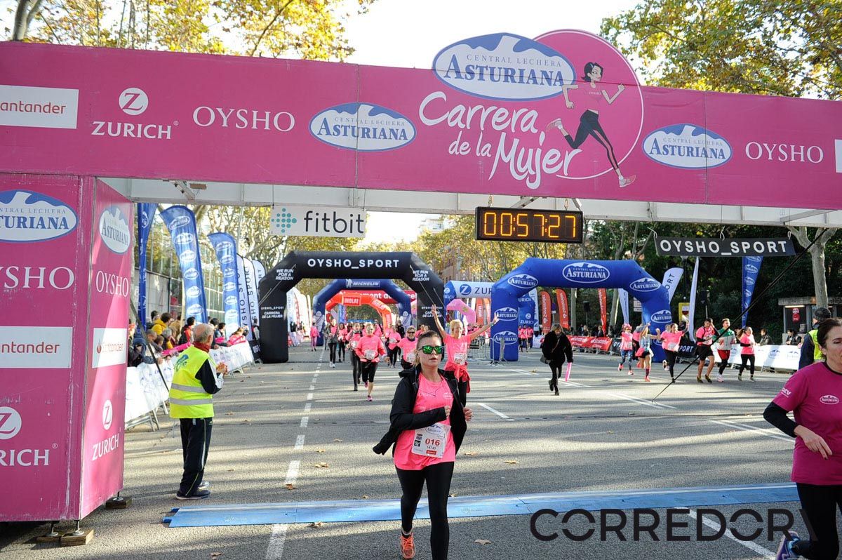 Llegada de la Carrera de la Mujer de Barcelona (ARCO IZQUIERDO 22)