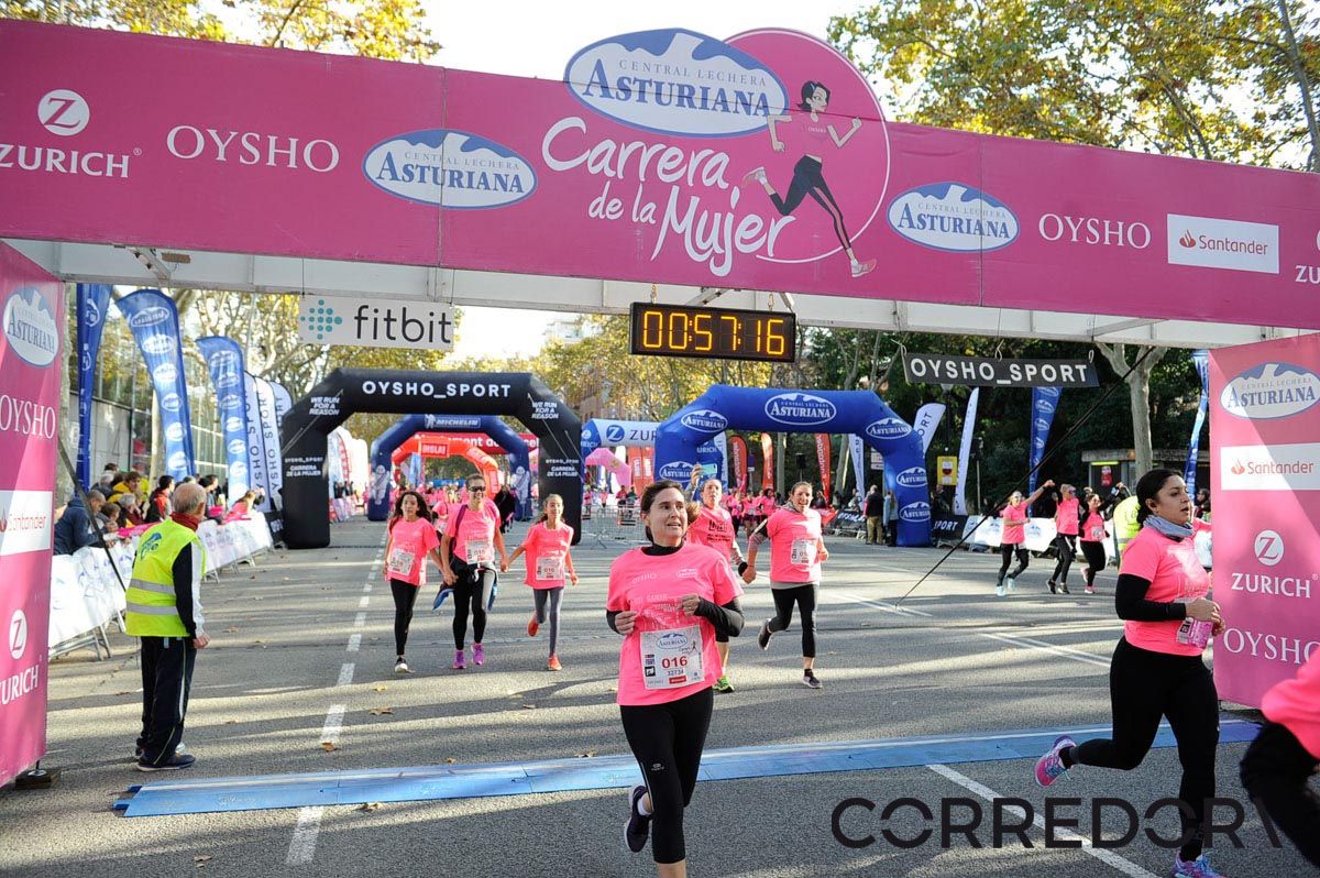 Llegada de la Carrera de la Mujer de Barcelona (ARCO IZQUIERDO 22)
