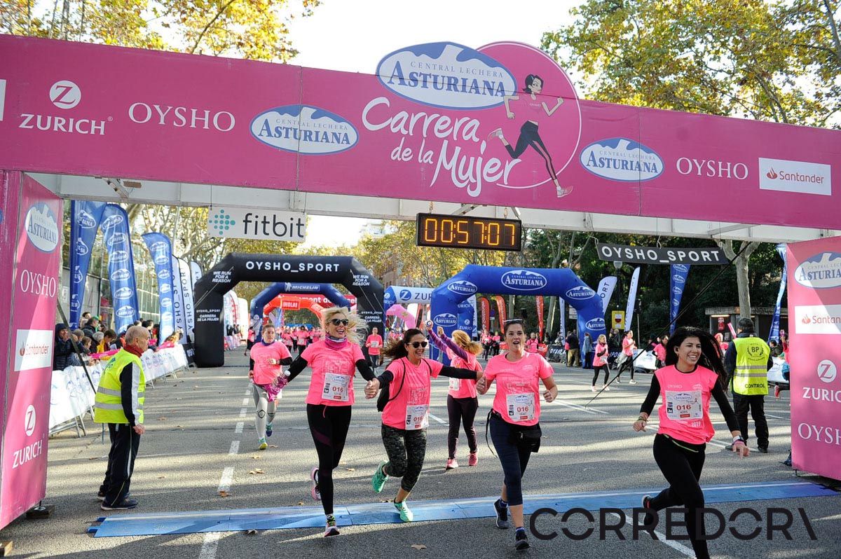 Llegada de la Carrera de la Mujer de Barcelona (ARCO IZQUIERDO 22)