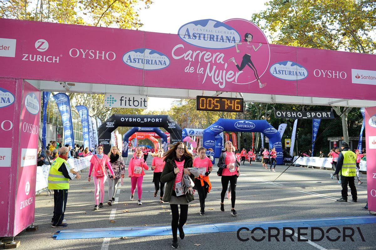 Llegada de la Carrera de la Mujer de Barcelona (ARCO IZQUIERDO 23)