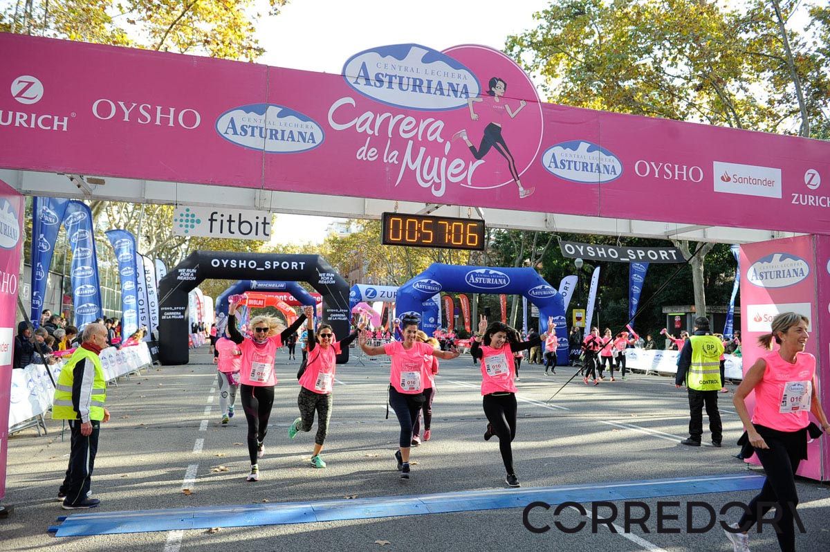 Llegada de la Carrera de la Mujer de Barcelona (ARCO IZQUIERDO 22)
