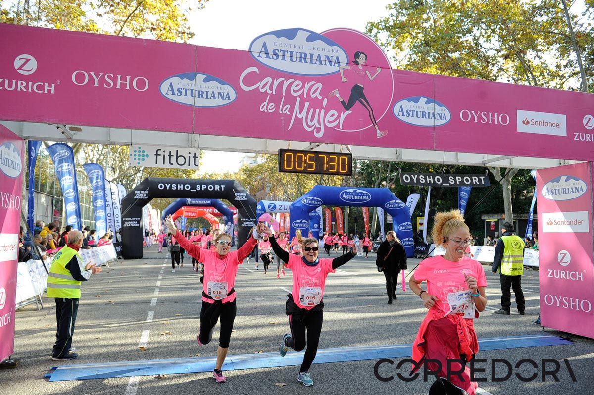 Llegada de la Carrera de la Mujer de Barcelona (ARCO IZQUIERDO 22)