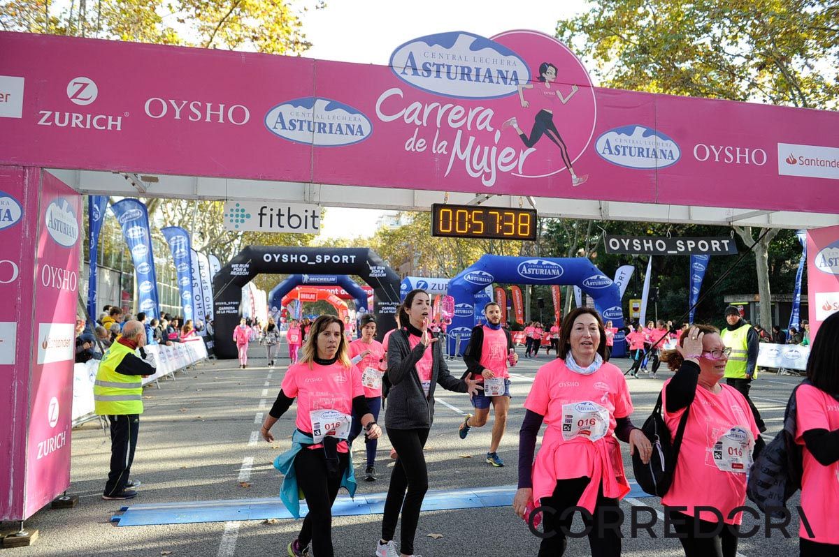 Llegada de la Carrera de la Mujer de Barcelona (ARCO IZQUIERDO 23)