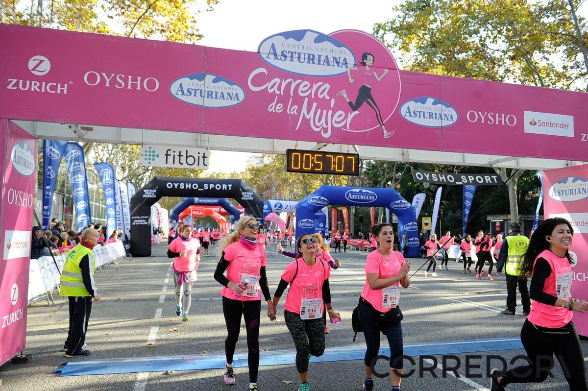 Llegada de la Carrera de la Mujer de Barcelona (ARCO IZQUIERDO 22)