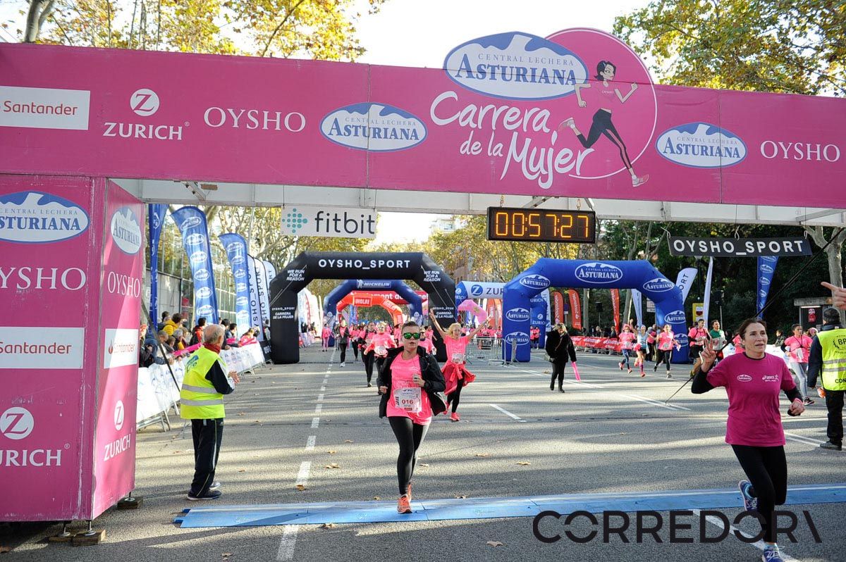 Llegada de la Carrera de la Mujer de Barcelona (ARCO IZQUIERDO 22)