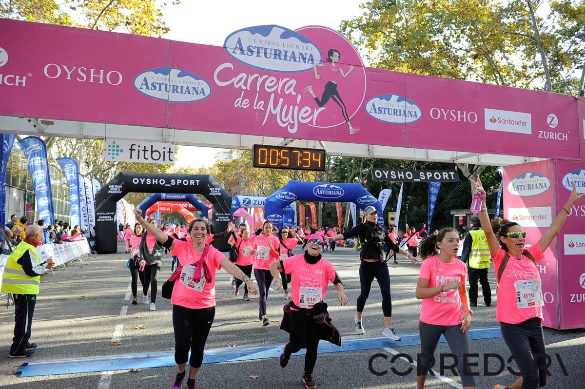Llegada de la Carrera de la Mujer de Barcelona (ARCO IZQUIERDO 22)