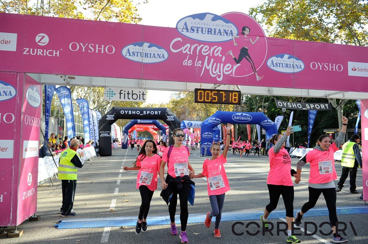 Llegada de la Carrera de la Mujer de Barcelona (ARCO IZQUIERDO 22)