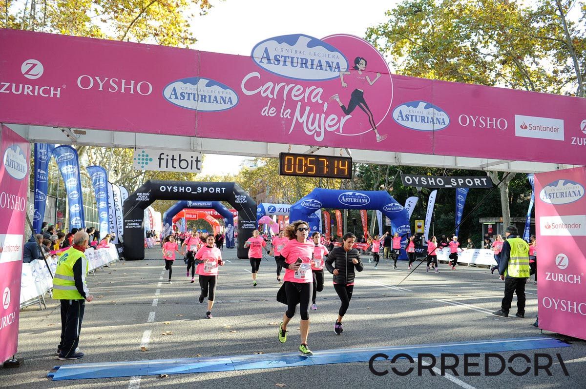 Llegada de la Carrera de la Mujer de Barcelona (ARCO IZQUIERDO 22)