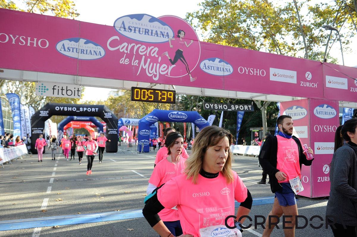 Llegada de la Carrera de la Mujer de Barcelona (ARCO IZQUIERDO 23)
