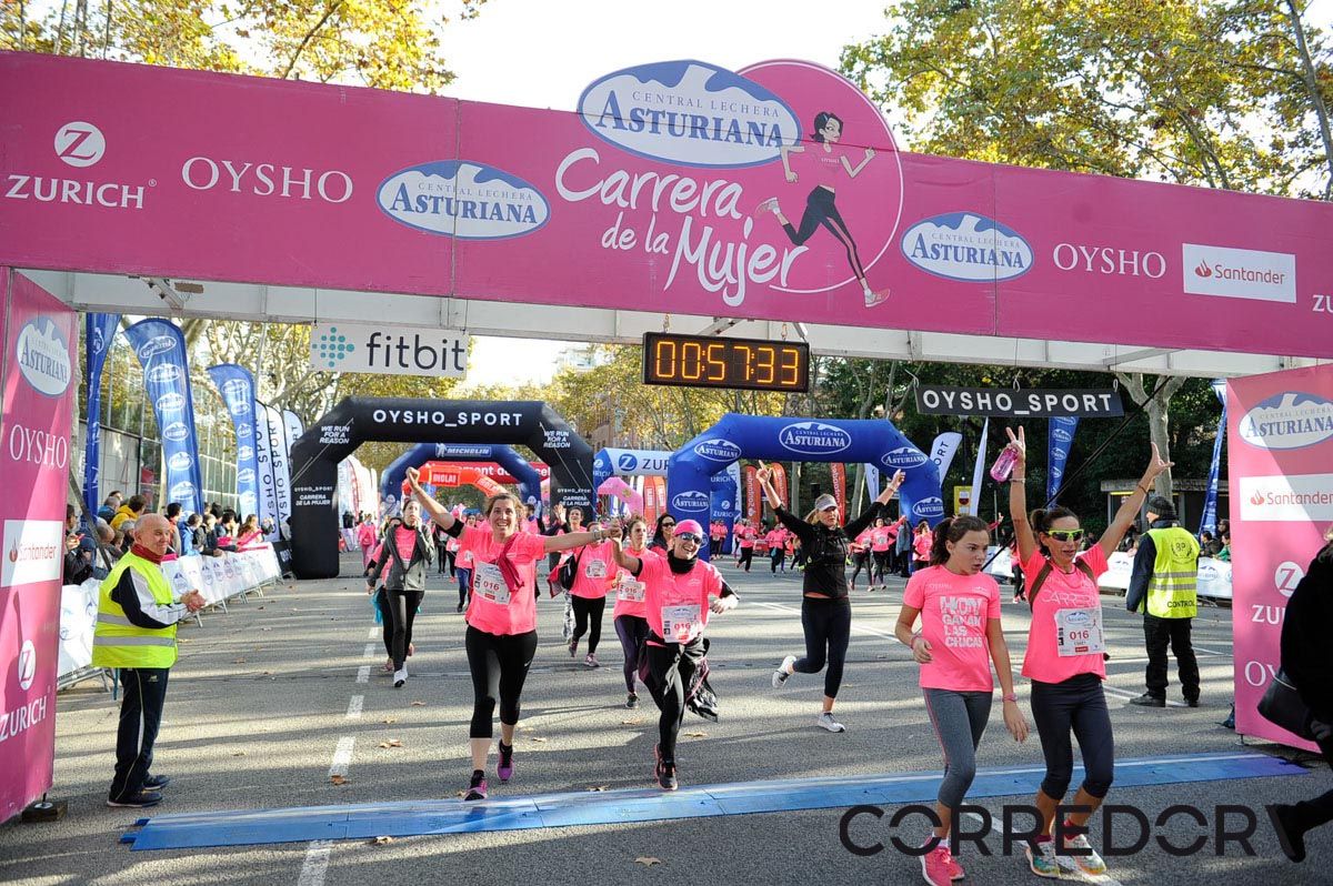Llegada de la Carrera de la Mujer de Barcelona (ARCO IZQUIERDO 22)
