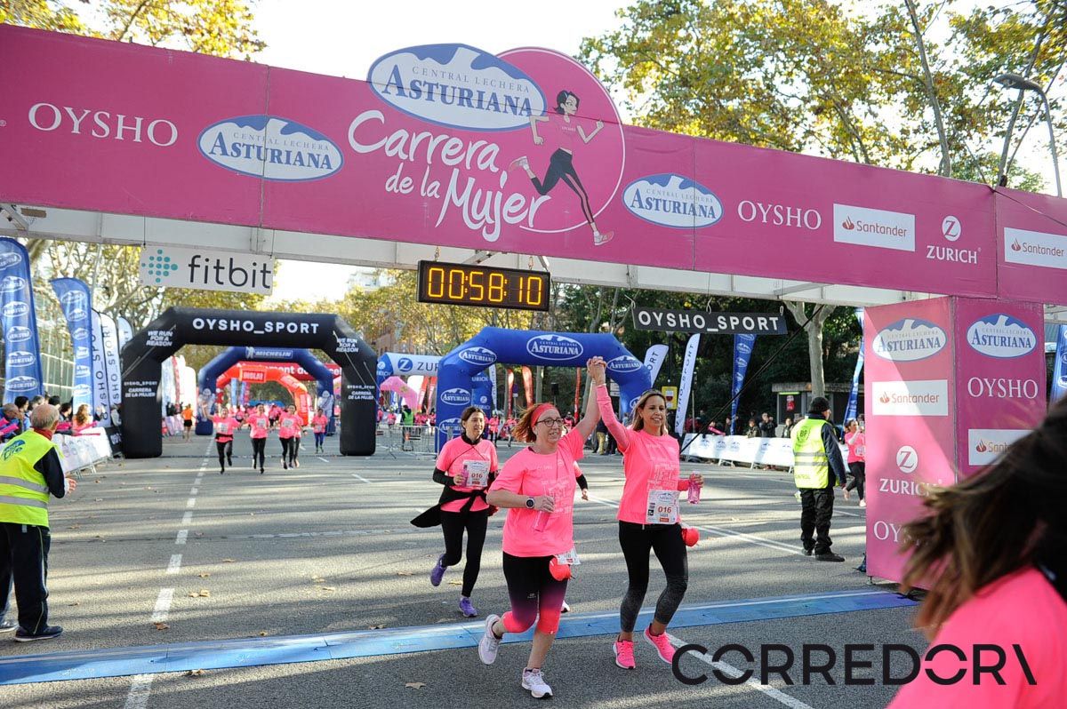 Llegada de la Carrera de la Mujer de Barcelona (ARCO IZQUIERDO 23)