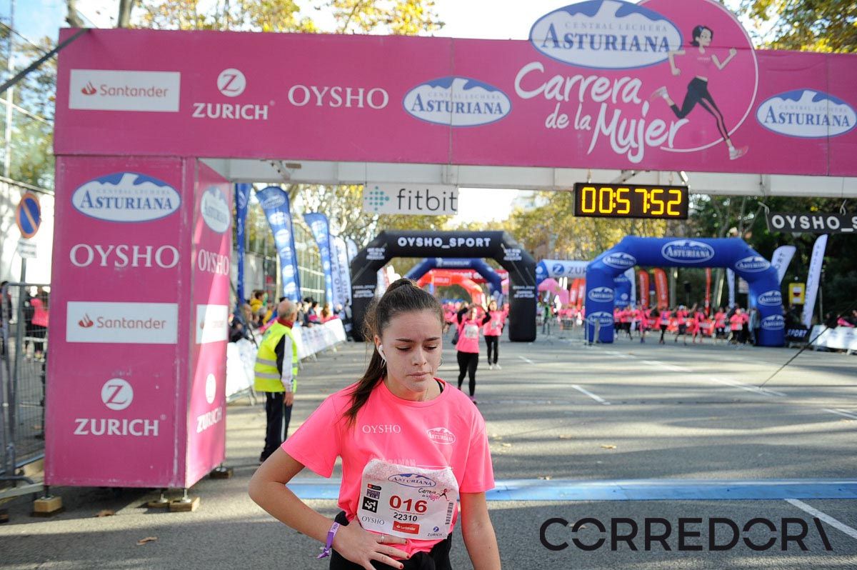 Llegada de la Carrera de la Mujer de Barcelona (ARCO IZQUIERDO 23)