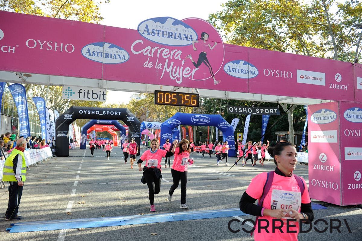 Llegada de la Carrera de la Mujer de Barcelona (ARCO IZQUIERDO 23)