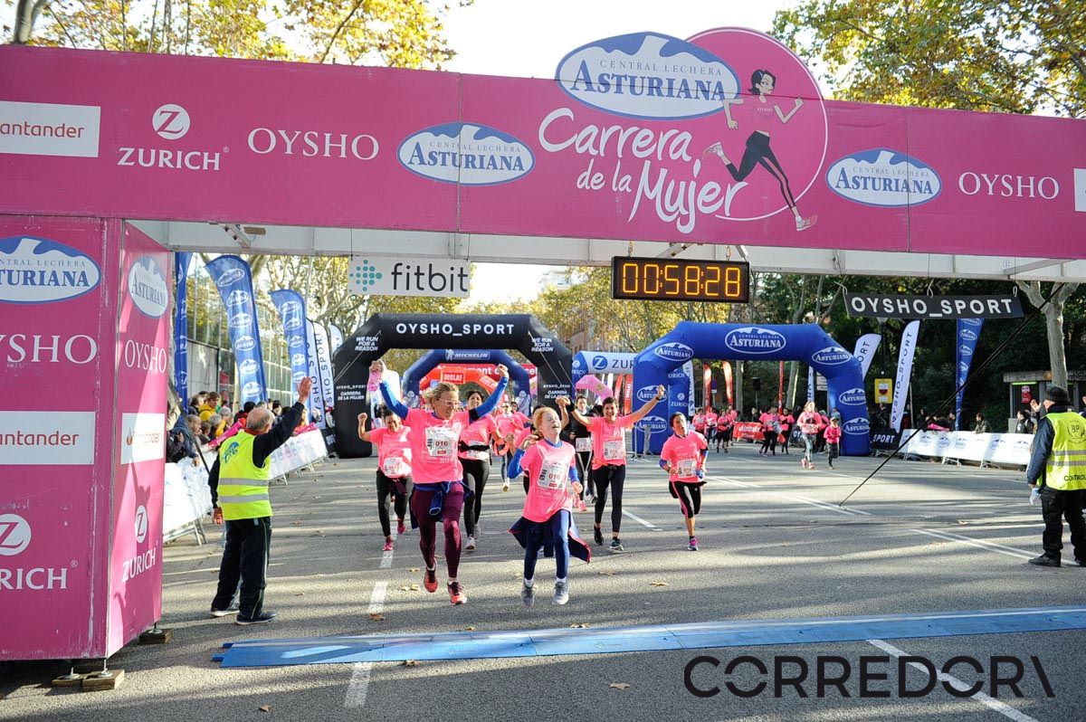 Llegada de la Carrera de la Mujer de Barcelona (ARCO IZQUIERDO 24)