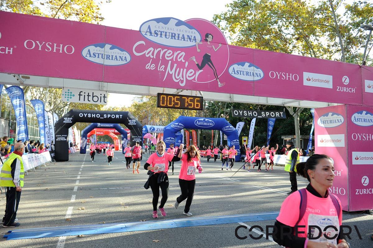 Llegada de la Carrera de la Mujer de Barcelona (ARCO IZQUIERDO 23)