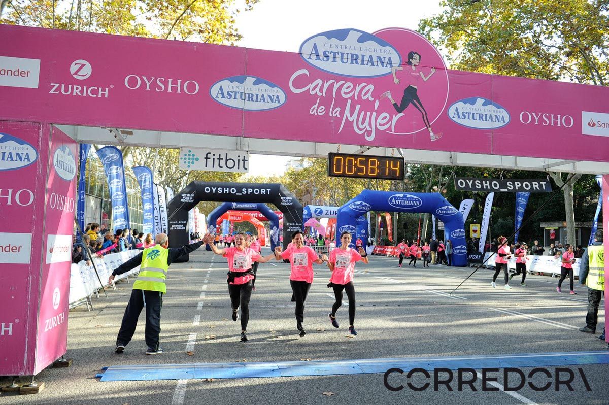 Llegada de la Carrera de la Mujer de Barcelona (ARCO IZQUIERDO 23)
