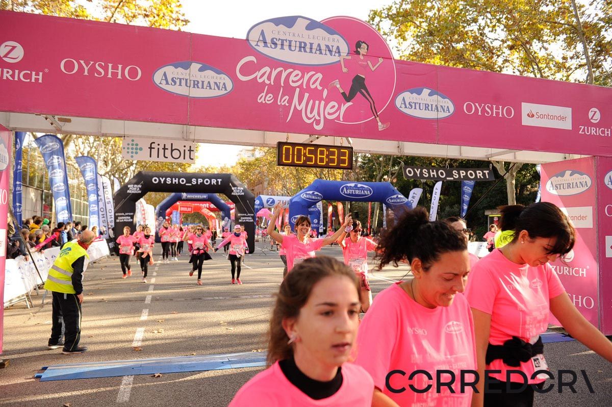Llegada de la Carrera de la Mujer de Barcelona (ARCO IZQUIERDO 24)